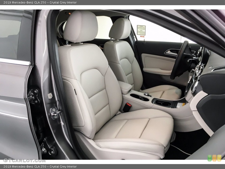 Crystal Grey 2019 Mercedes-Benz GLA Interiors