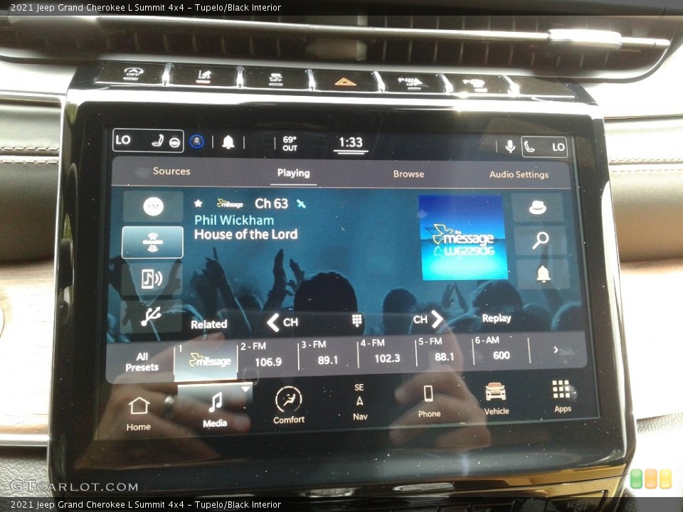 Tupelo/Black Interior Controls for the 2021 Jeep Grand Cherokee L Summit 4x4 #142606805