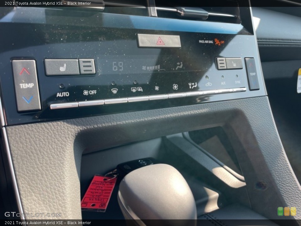 Black Interior Controls for the 2021 Toyota Avalon Hybrid XSE #142617157