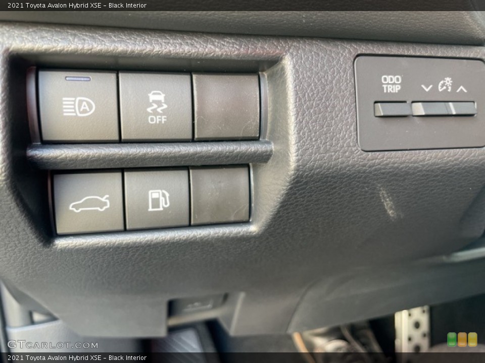Black Interior Controls for the 2021 Toyota Avalon Hybrid XSE #142617199