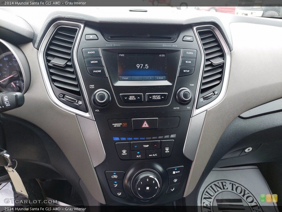 Gray Interior Controls for the 2014 Hyundai Santa Fe GLS AWD #142619632