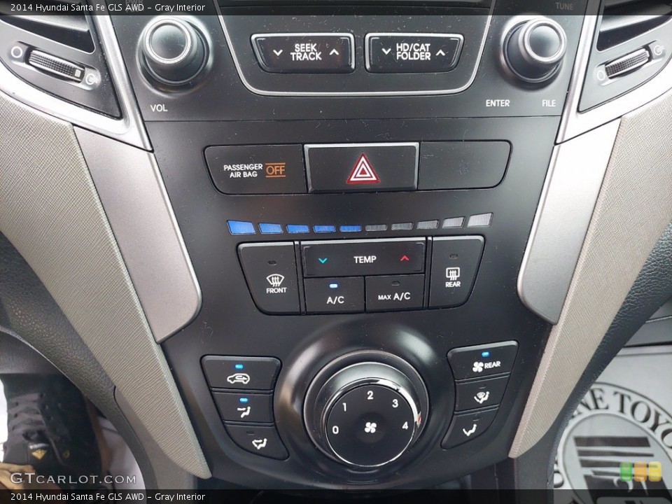 Gray Interior Controls for the 2014 Hyundai Santa Fe GLS AWD #142619716