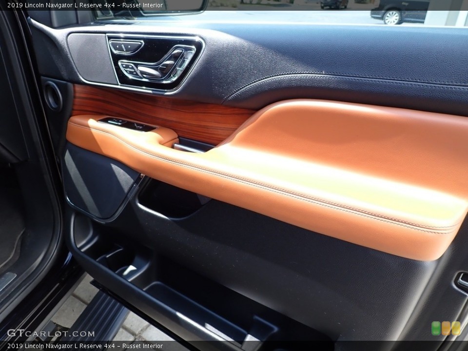 Russet Interior Door Panel for the 2019 Lincoln Navigator L Reserve 4x4 #142624876