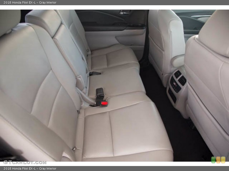 Gray Interior Rear Seat for the 2018 Honda Pilot EX-L #142639151