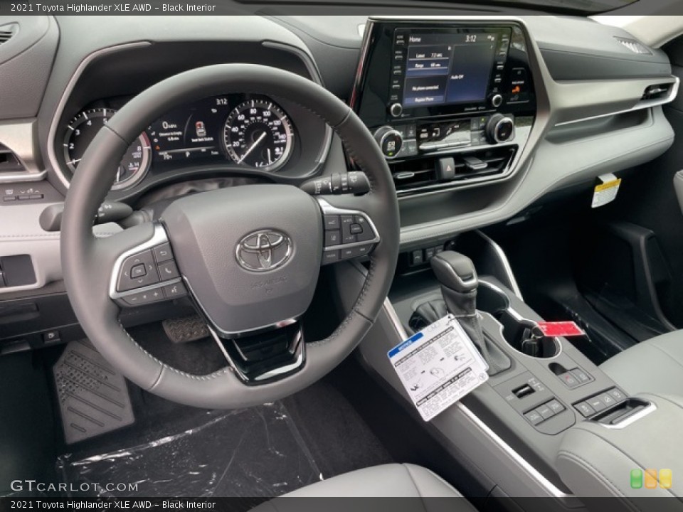 Black Interior Dashboard for the 2021 Toyota Highlander XLE AWD #142650829