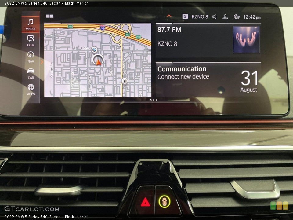 Black Interior Navigation for the 2022 BMW 5 Series 540i Sedan #142762310
