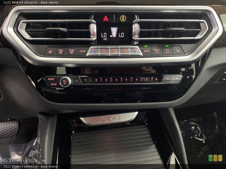 Black Interior Controls for the 2022 BMW X4 xDrive30i #142766952