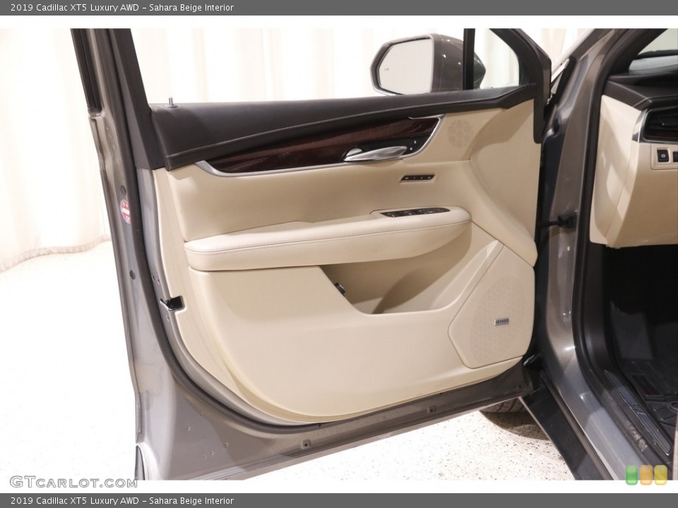 Sahara Beige Interior Door Panel for the 2019 Cadillac XT5 Luxury AWD #142789117