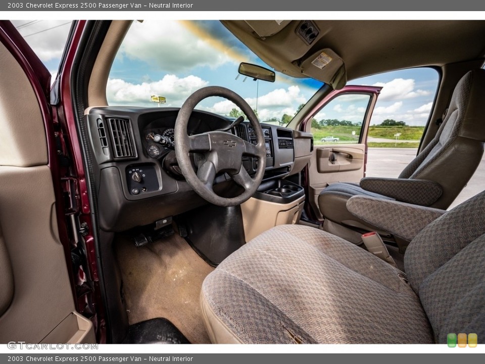 Neutral Interior Photo for the 2003 Chevrolet Express 2500 Passenger Van #142808124