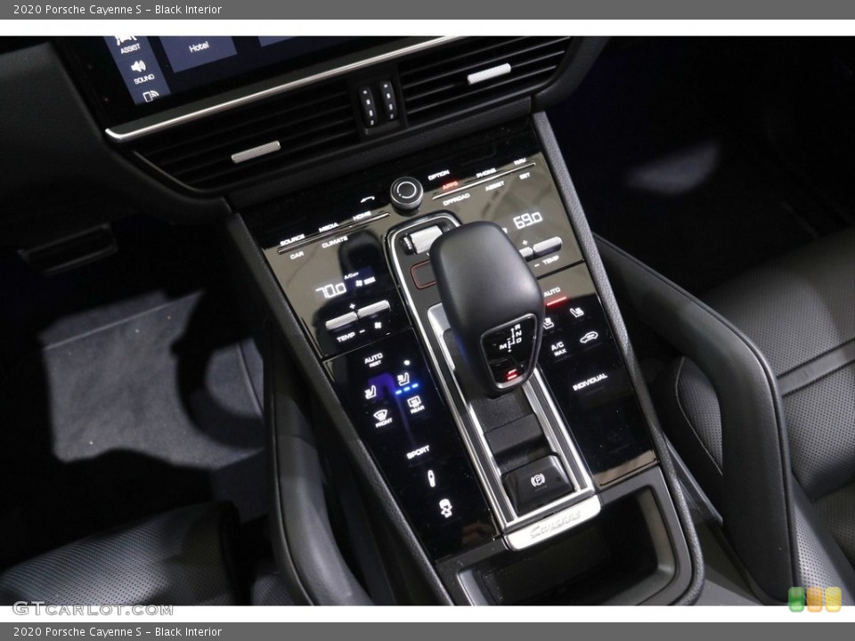 Black Interior Controls for the 2020 Porsche Cayenne S #142956229