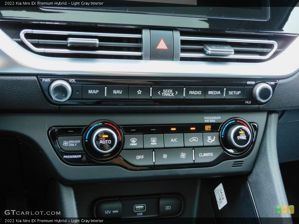 Light Gray Interior Controls for the 2022 Kia Niro EX Premium Hybrid #142959267