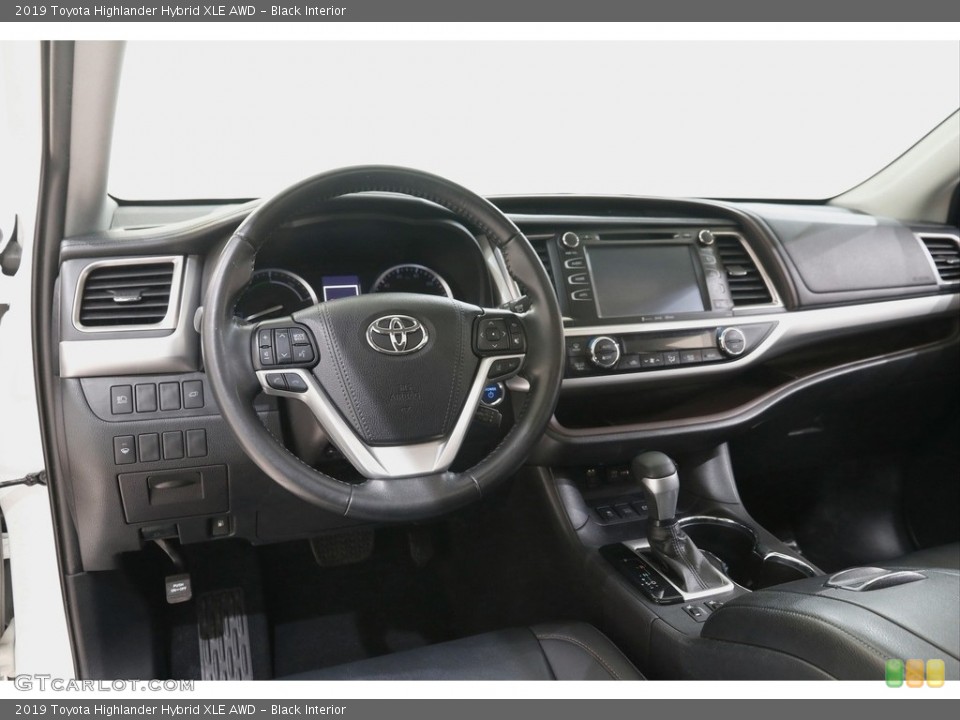 Black Interior Dashboard for the 2019 Toyota Highlander Hybrid XLE AWD #142970057