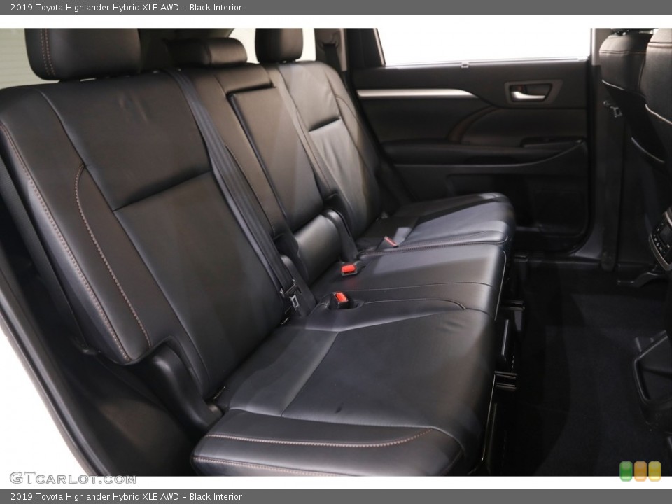 Black Interior Rear Seat for the 2019 Toyota Highlander Hybrid XLE AWD #142970216