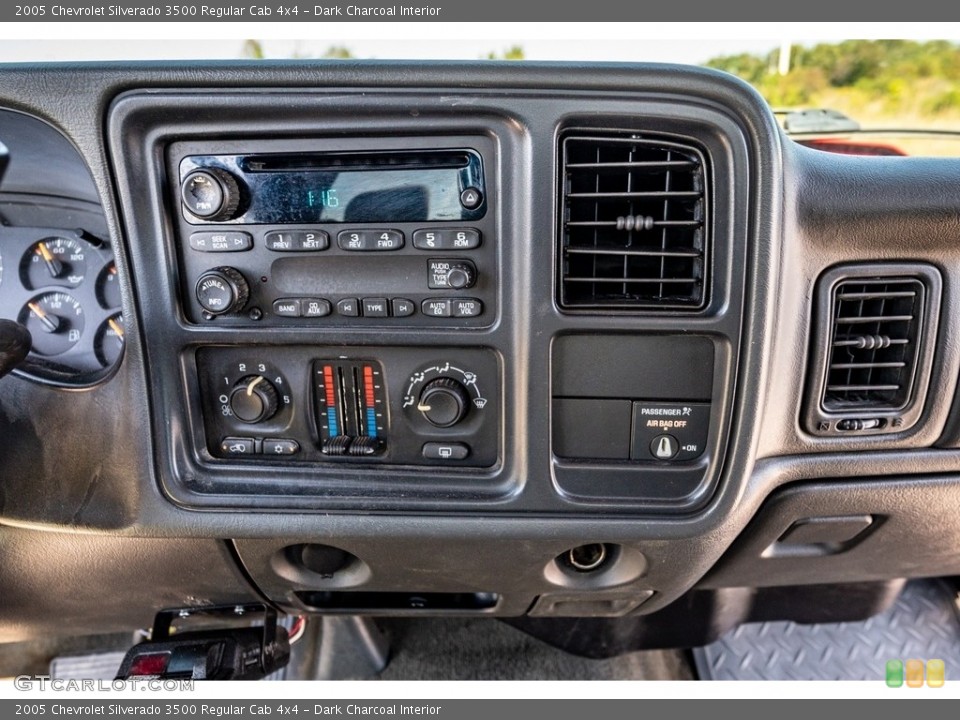 Dark Charcoal Interior Controls for the 2005 Chevrolet Silverado 3500 Regular Cab 4x4 #142979129