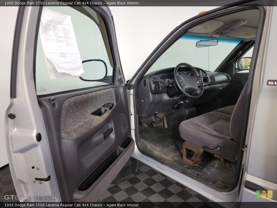 Agate Black Interior Photo for the 1999 Dodge Ram 3500 Laramie Regular Cab 4x4 Chassis #142994011