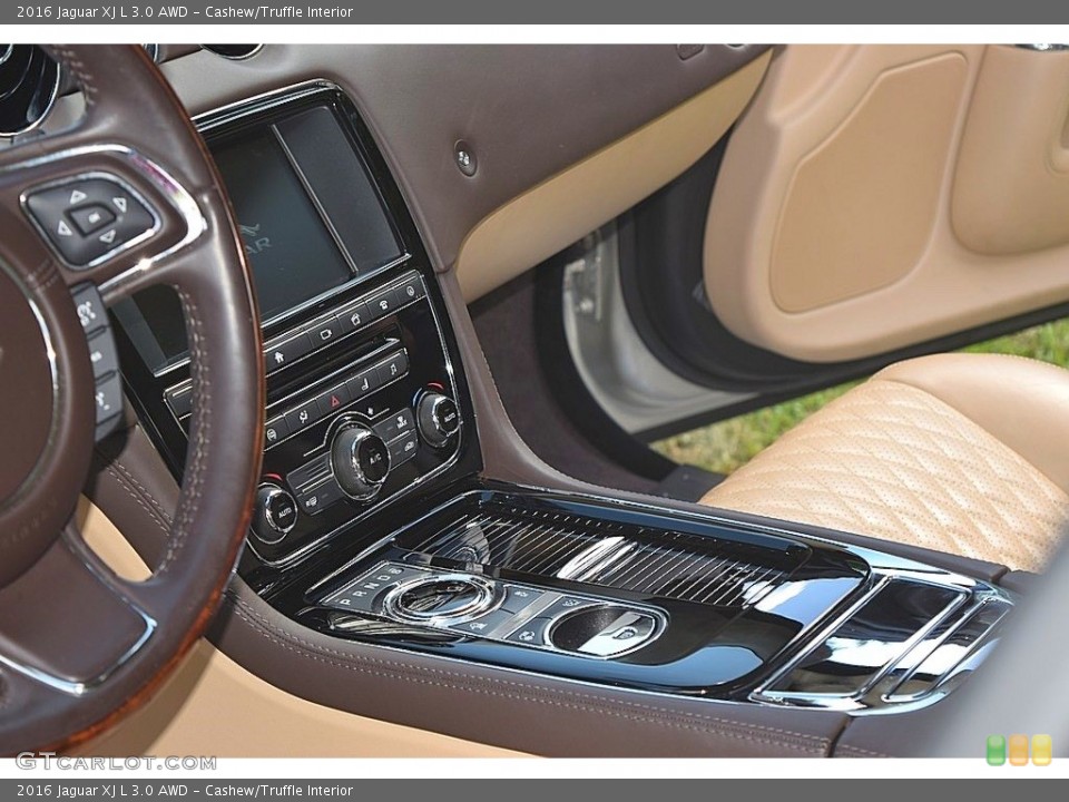 Cashew/Truffle Interior Controls for the 2016 Jaguar XJ L 3.0 AWD #142994065