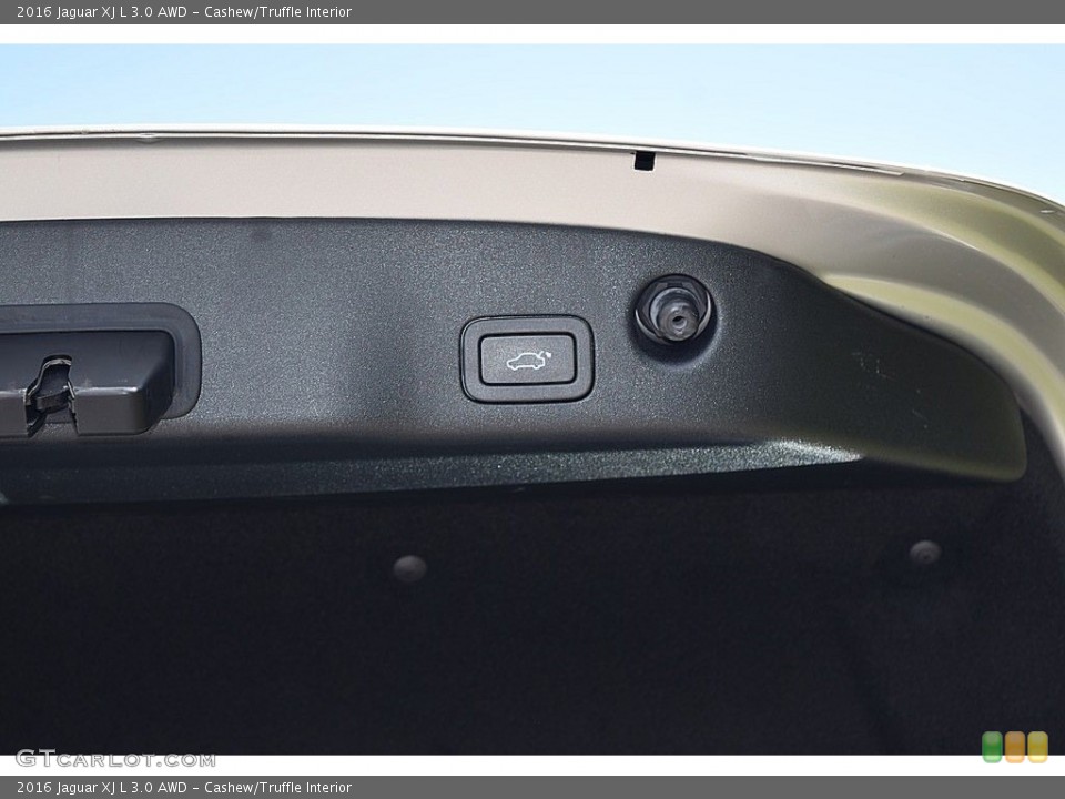 Cashew/Truffle Interior Controls for the 2016 Jaguar XJ L 3.0 AWD #142994308