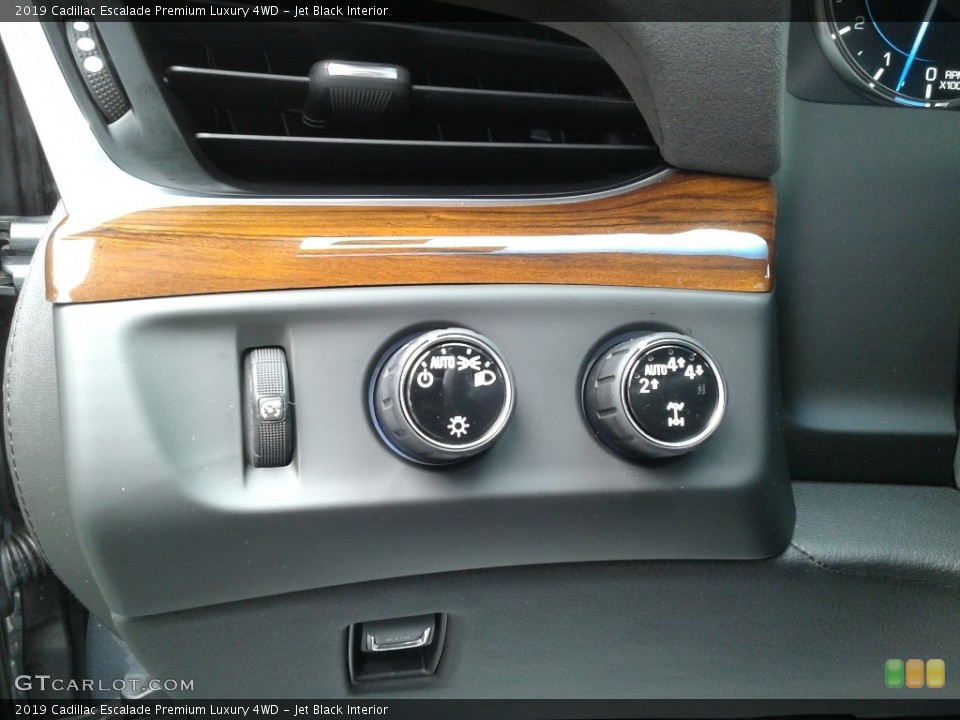 Jet Black Interior Controls for the 2019 Cadillac Escalade Premium Luxury 4WD #143004010