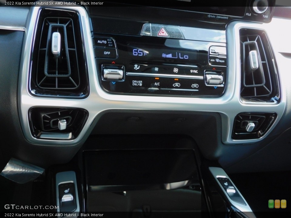 Black Interior Controls for the 2022 Kia Sorento Hybrid SX AWD Hybrid #143064037