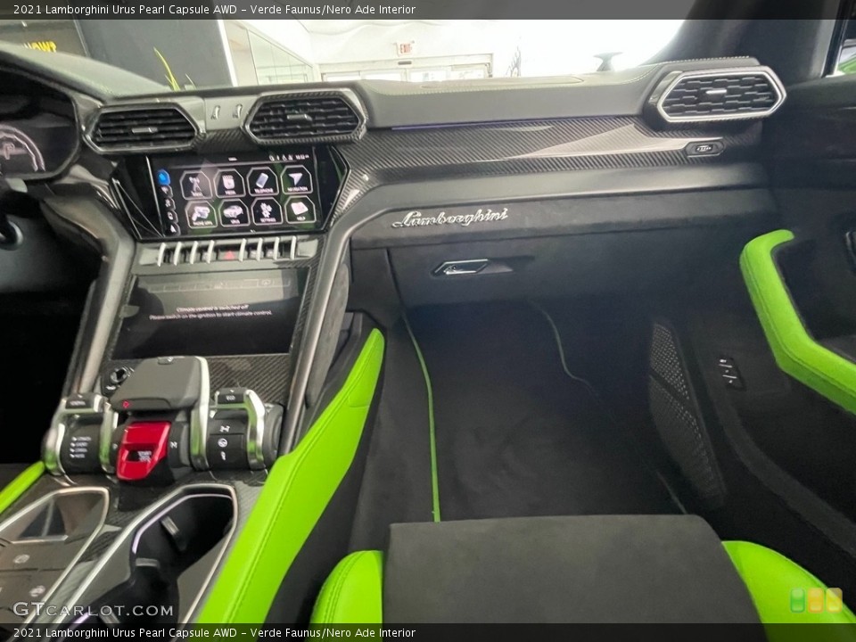Verde Faunus/Nero Ade Interior Dashboard for the 2021 Lamborghini Urus Pearl Capsule AWD #143090276