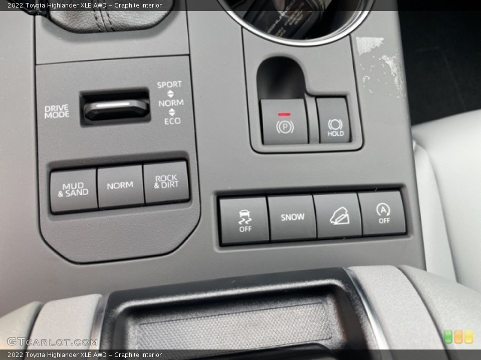 Graphite Interior Controls for the 2022 Toyota Highlander XLE AWD #143164043