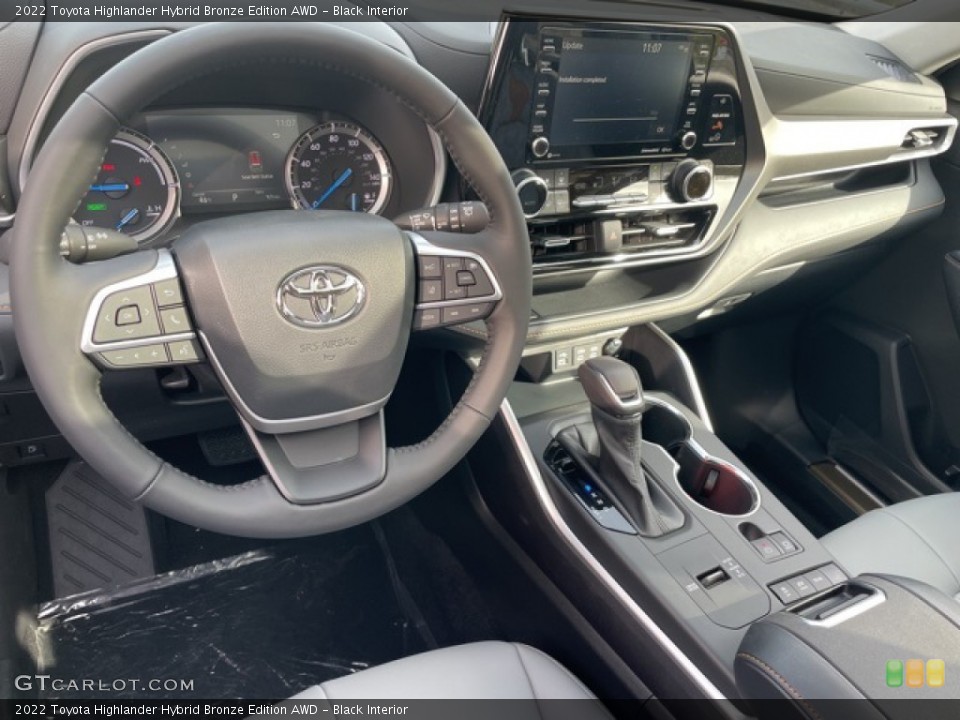 Black Interior Dashboard for the 2022 Toyota Highlander Hybrid Bronze Edition AWD #143179465