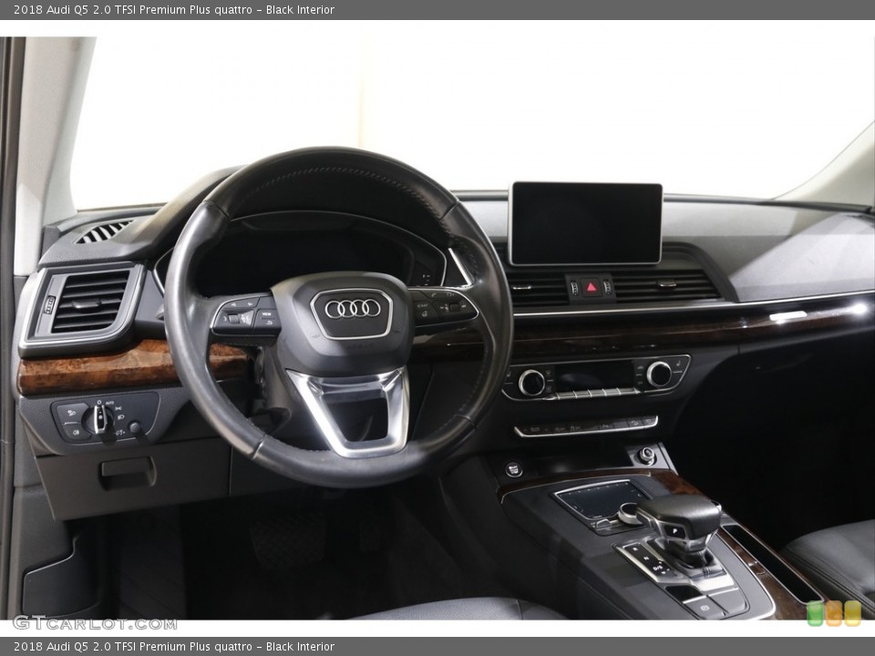 Black Interior Dashboard for the 2018 Audi Q5 2.0 TFSI Premium Plus quattro #143250947