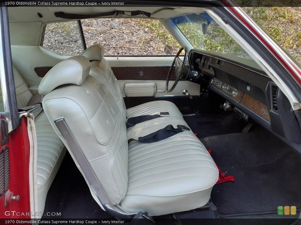 Ivory Interior Photo for the 1970 Oldsmobile Cutlass Supreme Hardtop Coupe #143259709