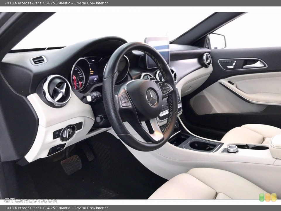 Crystal Grey Interior Dashboard for the 2018 Mercedes-Benz GLA 250 4Matic #143326260