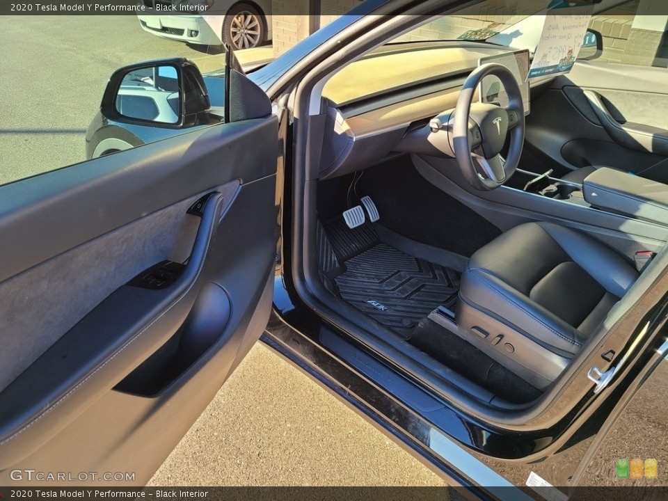 Black Interior Photo for the 2020 Tesla Model Y Performance #143366170