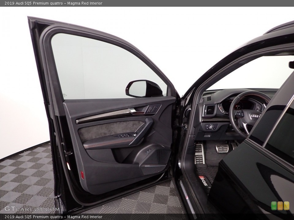 Magma Red Interior Door Panel for the 2019 Audi SQ5 Premium quattro #143382907