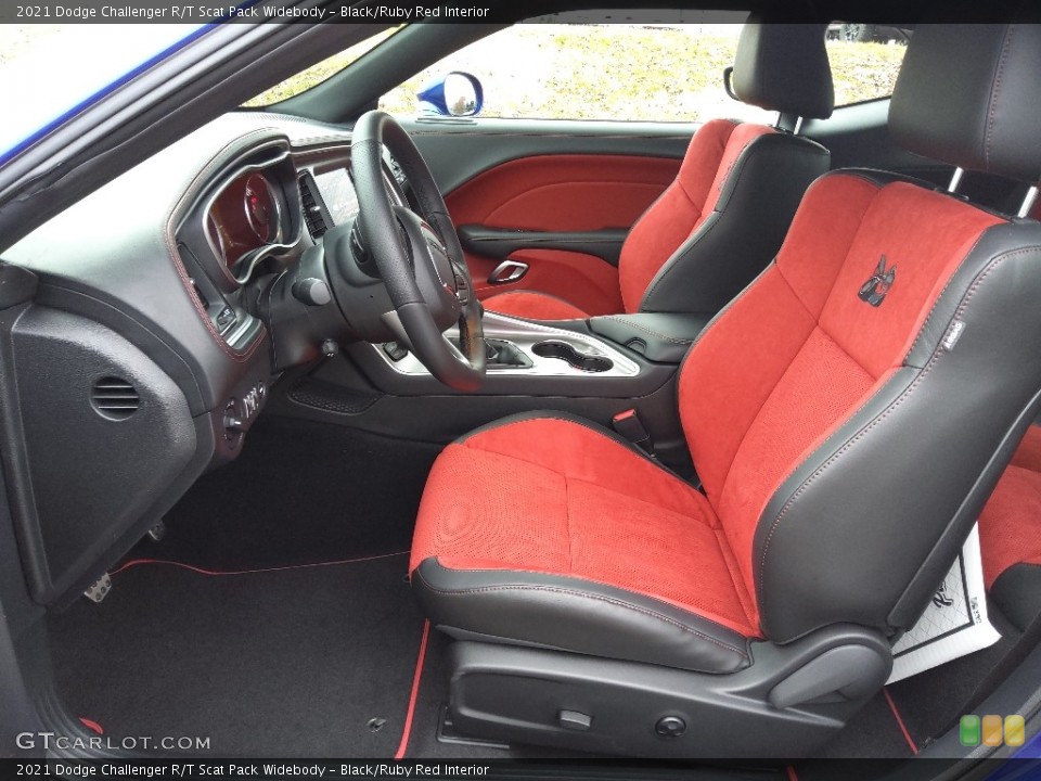 Black/Ruby Red Interior Photo for the 2021 Dodge Challenger R/T Scat Pack Widebody #143383288