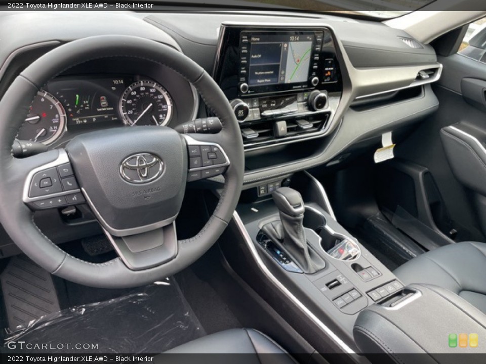 Black Interior Photo for the 2022 Toyota Highlander XLE AWD #143453001