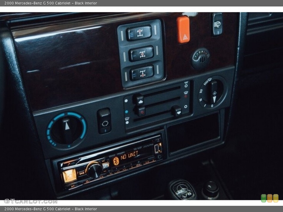 Black Interior Controls for the 2000 Mercedes-Benz G 500 Cabriolet #143465906