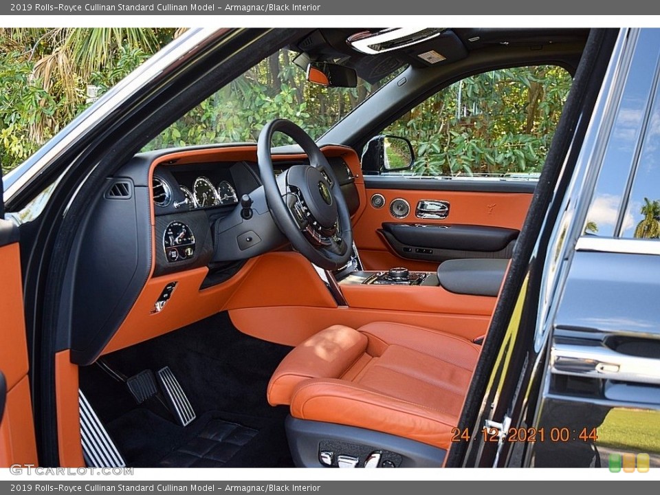 Armagnac/Black Interior Photo for the 2019 Rolls-Royce Cullinan  #143469920