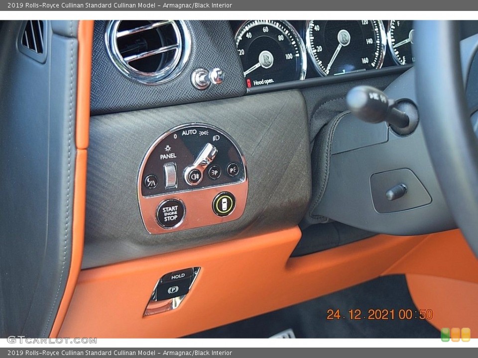 Armagnac/Black Interior Controls for the 2019 Rolls-Royce Cullinan  #143470370