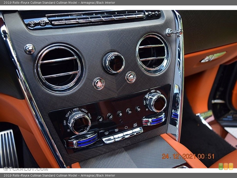 Armagnac/Black Interior Controls for the 2019 Rolls-Royce Cullinan  #143470385