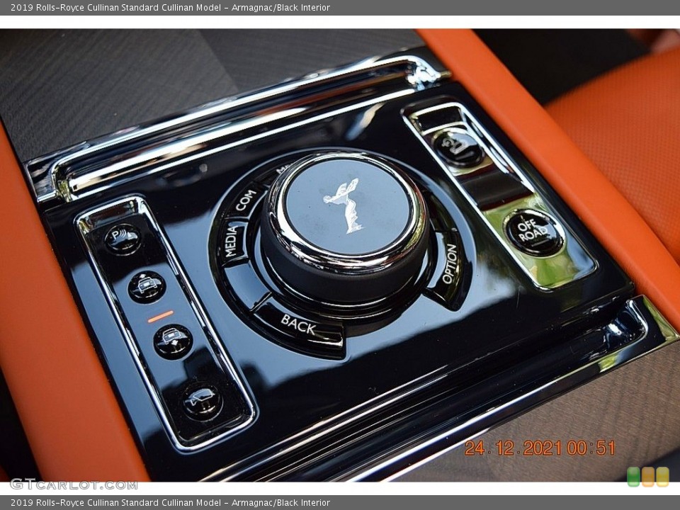Armagnac/Black Interior Controls for the 2019 Rolls-Royce Cullinan  #143470403