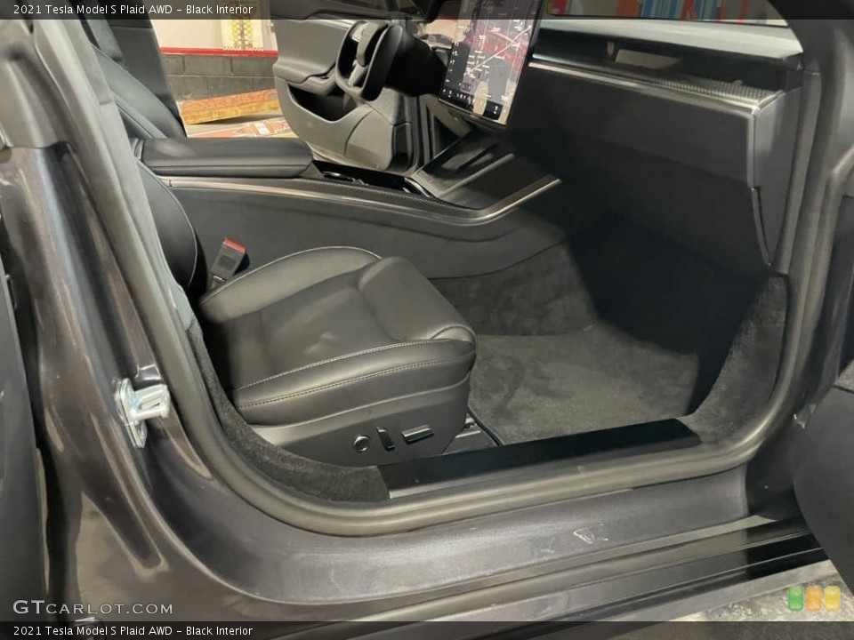 Black Interior Front Seat for the 2021 Tesla Model S Plaid AWD #143538127