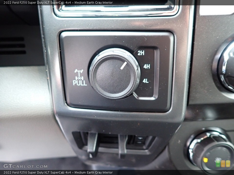 Medium Earth Gray Interior Controls for the 2022 Ford F250 Super Duty XLT SuperCab 4x4 #143586667