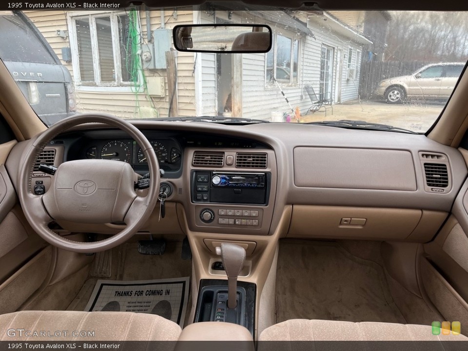 Black Interior Controls for the 1995 Toyota Avalon XLS #143622268