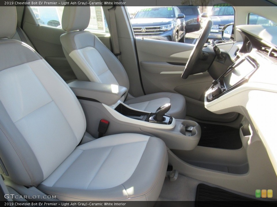 Light Ash Gray/­Ceramic White Interior Photo for the 2019 Chevrolet Bolt EV Premier #143669732