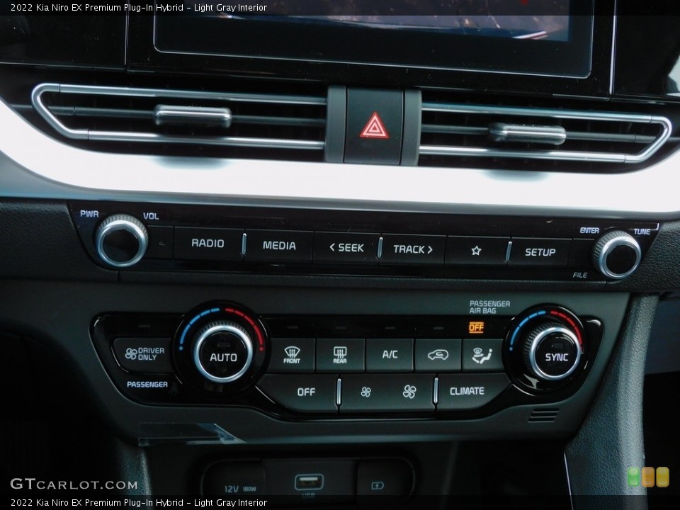 Light Gray Interior Controls for the 2022 Kia Niro EX Premium Plug-In Hybrid #143671913
