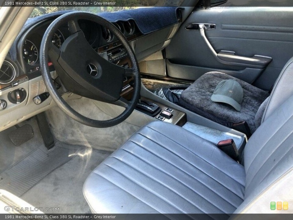 Grey Interior Photo for the 1981 Mercedes-Benz SL Class 380 SL Roadster #143697222