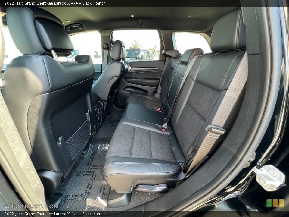 Black Interior Rear Seat for the 2022 Jeep Grand Cherokee Laredo X 4x4 #143780965