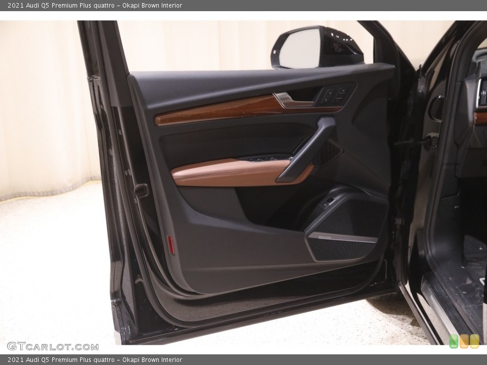Okapi Brown Interior Door Panel for the 2021 Audi Q5 Premium Plus quattro #143881482