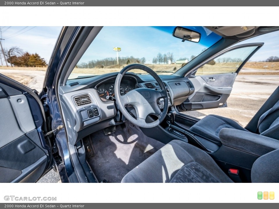 Quartz Interior Photo for the 2000 Honda Accord EX Sedan #143888517