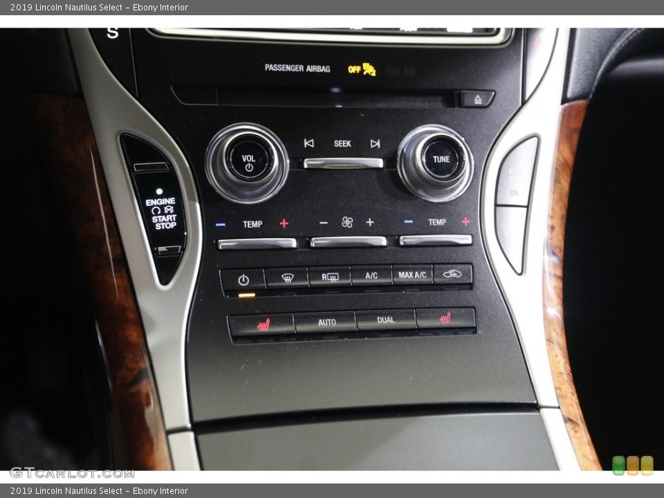 Ebony Interior Controls for the 2019 Lincoln Nautilus Select #143939106