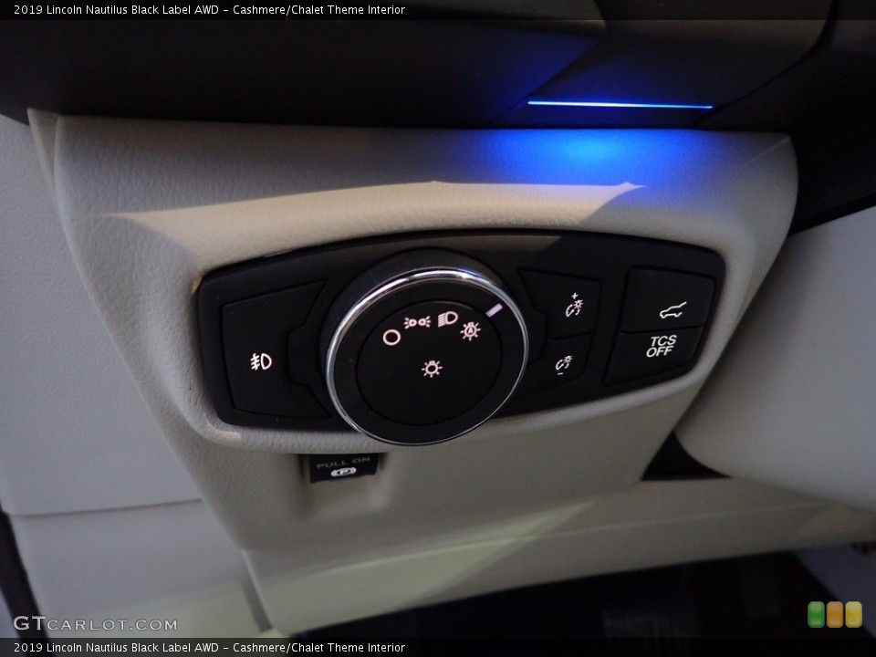 Cashmere/Chalet Theme Interior Controls for the 2019 Lincoln Nautilus Black Label AWD #143946658