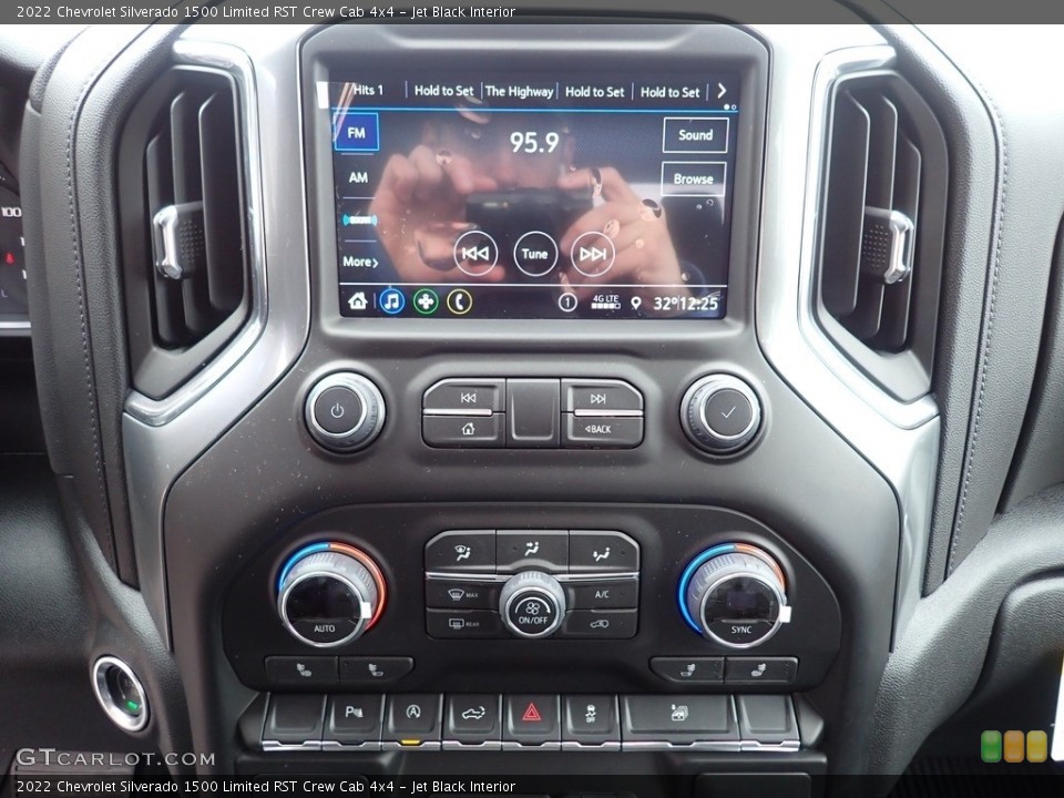 Jet Black Interior Controls for the 2022 Chevrolet Silverado 1500 Limited RST Crew Cab 4x4 #143989329